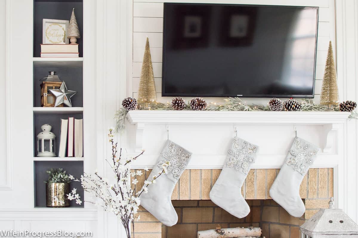 simple christmas mantel with tv above