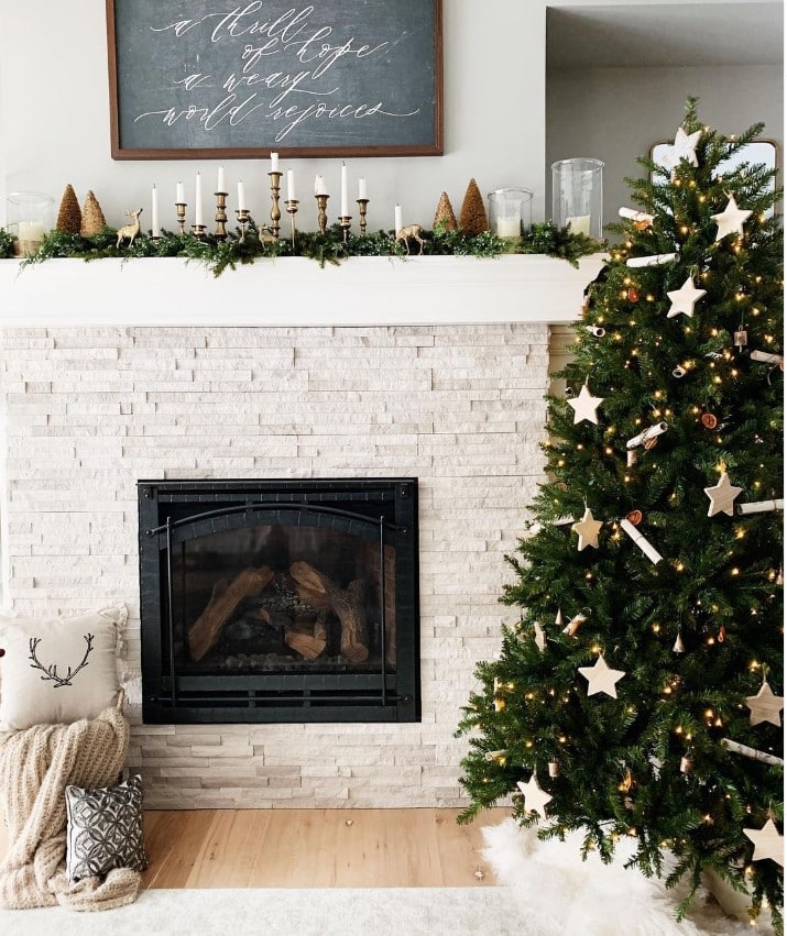 10 Beautiful Minimalist Ways to Decorate your Christmas Tree - Aesther ...