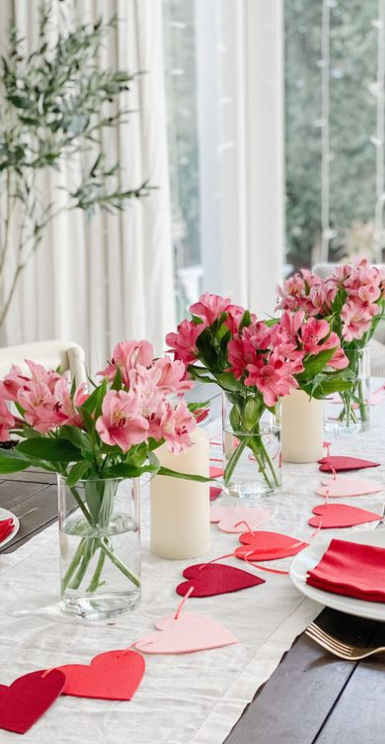 17 Beautiful Valentine’s Day Table Decor Ideas (to get inspired by)
