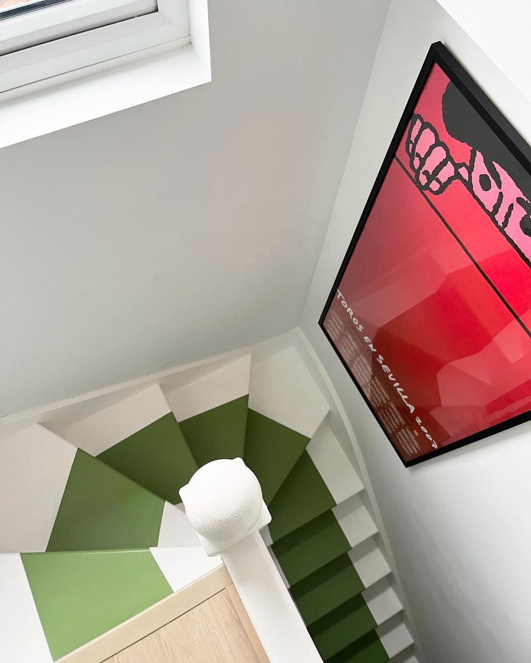 19 Wall above Stairs Decor Ideas to Love in 2024 - Aesther Living