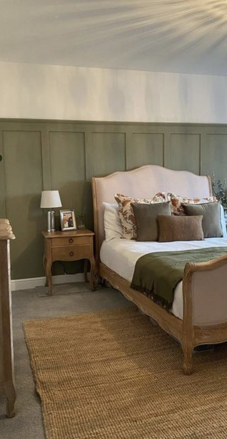 20 Beautiful Behind Bed Paneling Ideas (for a stunning transformation)