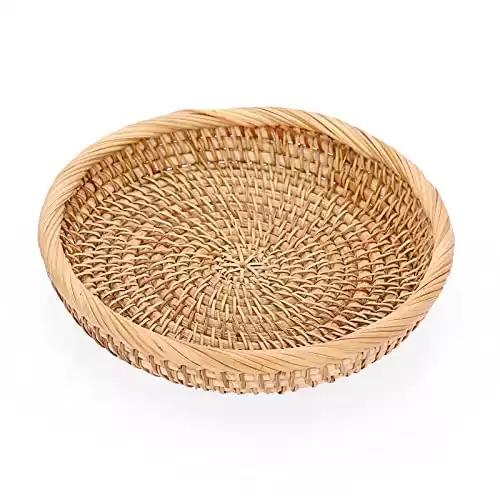 IGNPION Round Rattan Woven Serving Tray 19cm Coffee Table Decorative Display Tray Living Room Desktop Organiser Tray for Perfum, Candle, Key, Remote (Natural)